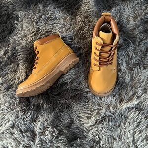 Mid High Top Street Style Boot Autumn Winter NWOB